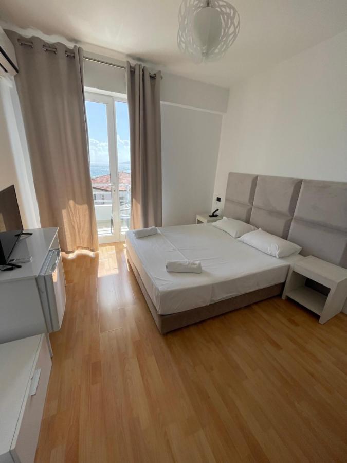 Diamond Hotel Sarandë Esterno foto