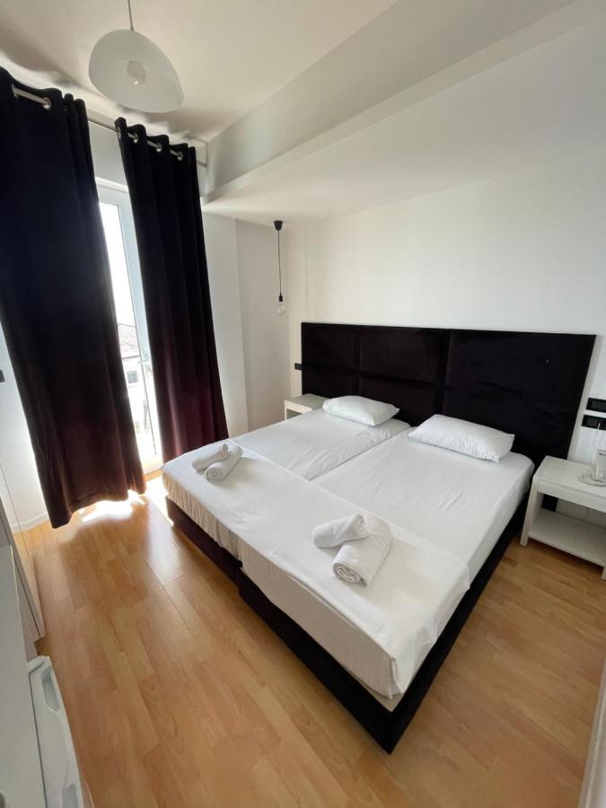 Diamond Hotel Sarandë Esterno foto