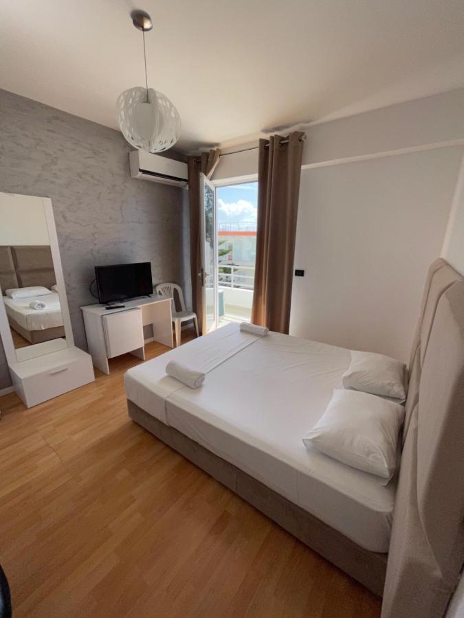 Diamond Hotel Sarandë Esterno foto
