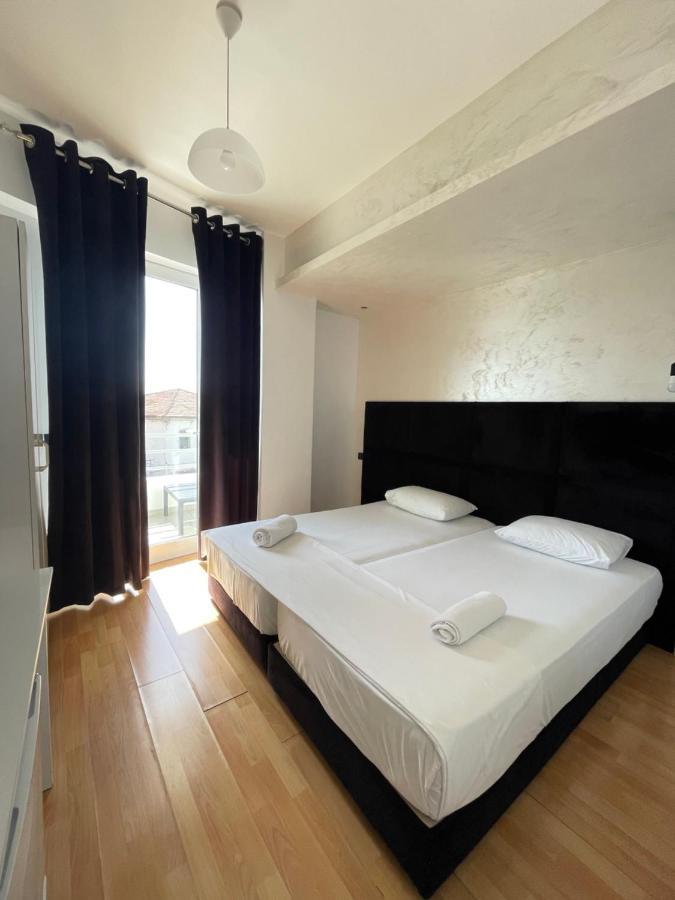Diamond Hotel Sarandë Esterno foto
