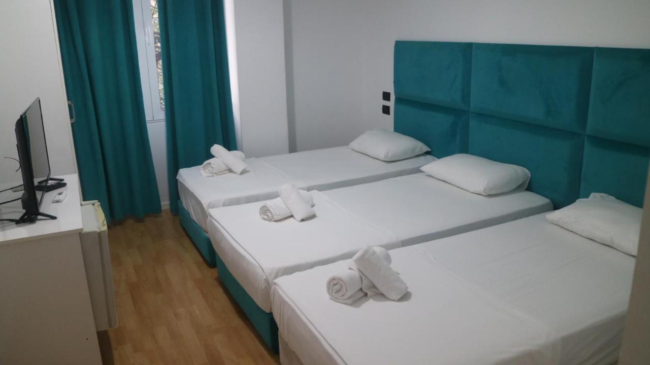 Diamond Hotel Sarandë Esterno foto