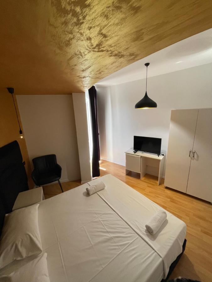 Diamond Hotel Sarandë Esterno foto