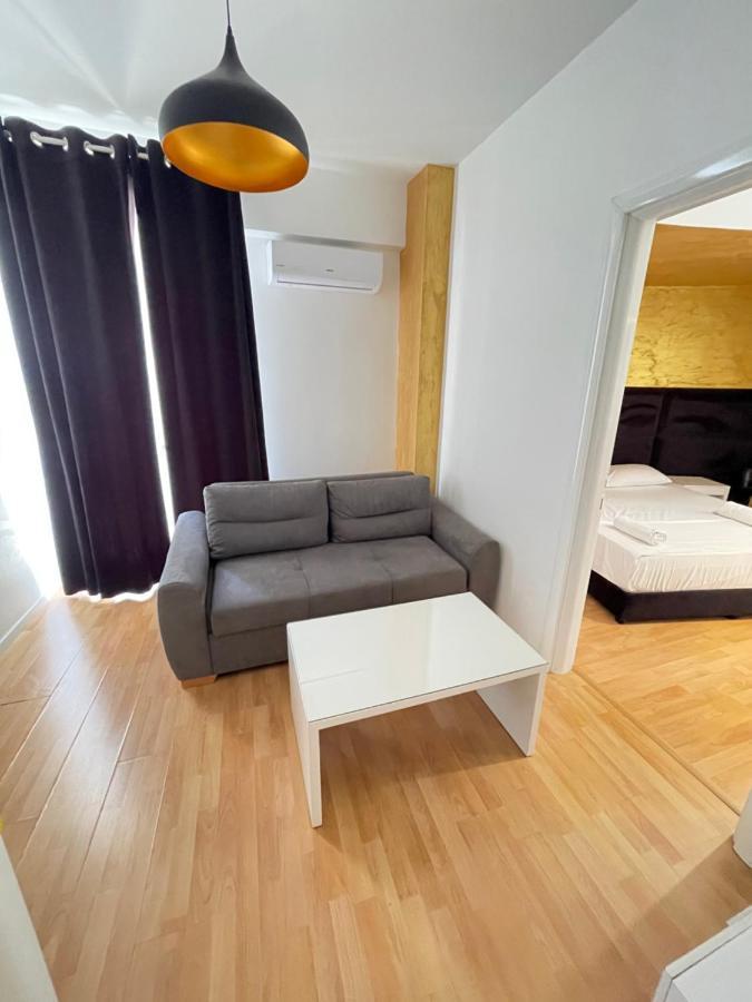 Diamond Hotel Sarandë Esterno foto
