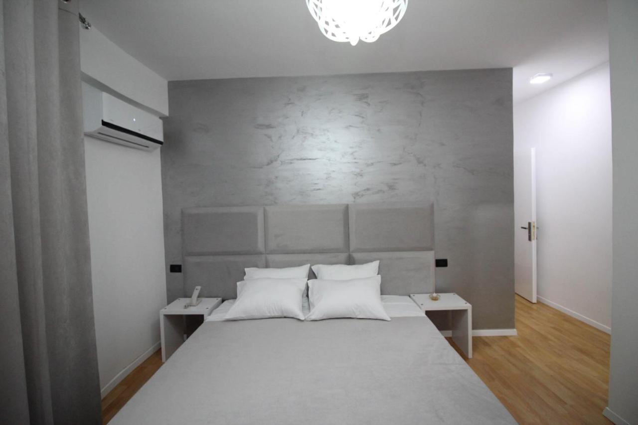 Diamond Hotel Sarandë Esterno foto