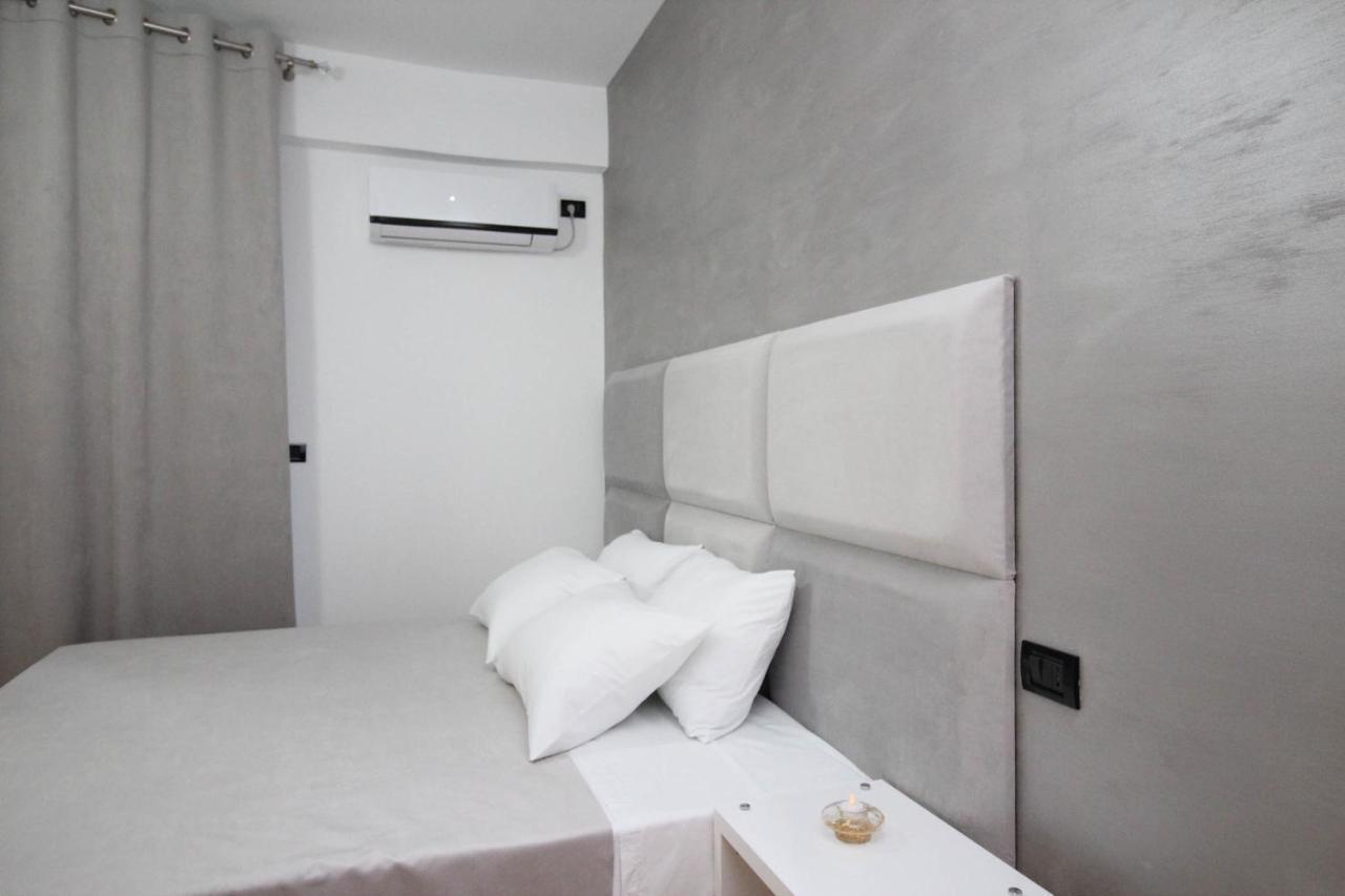Diamond Hotel Sarandë Esterno foto
