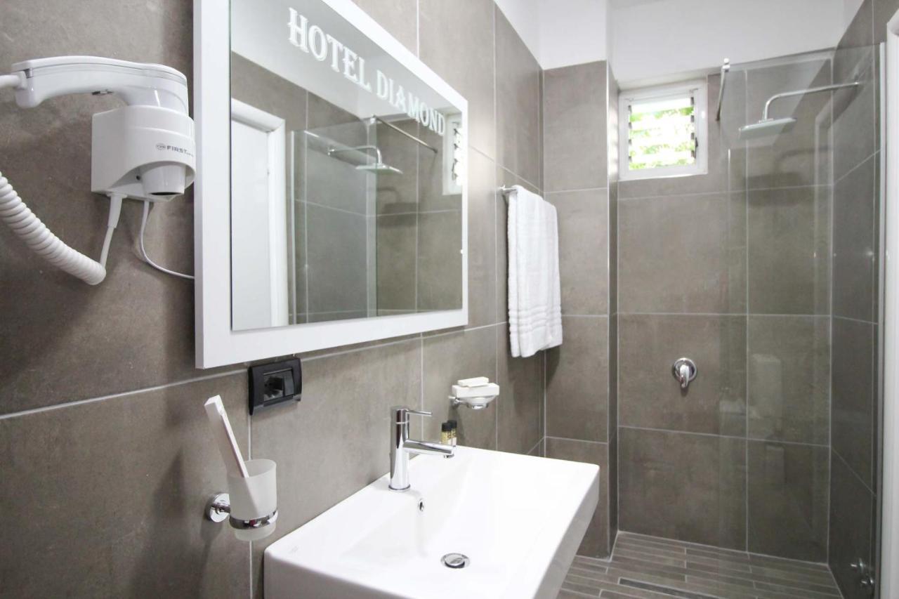Diamond Hotel Sarandë Esterno foto