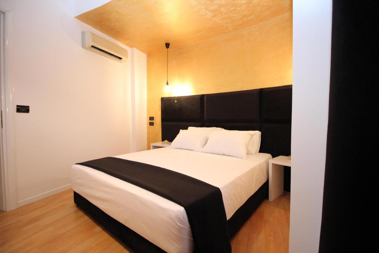 Diamond Hotel Sarandë Esterno foto