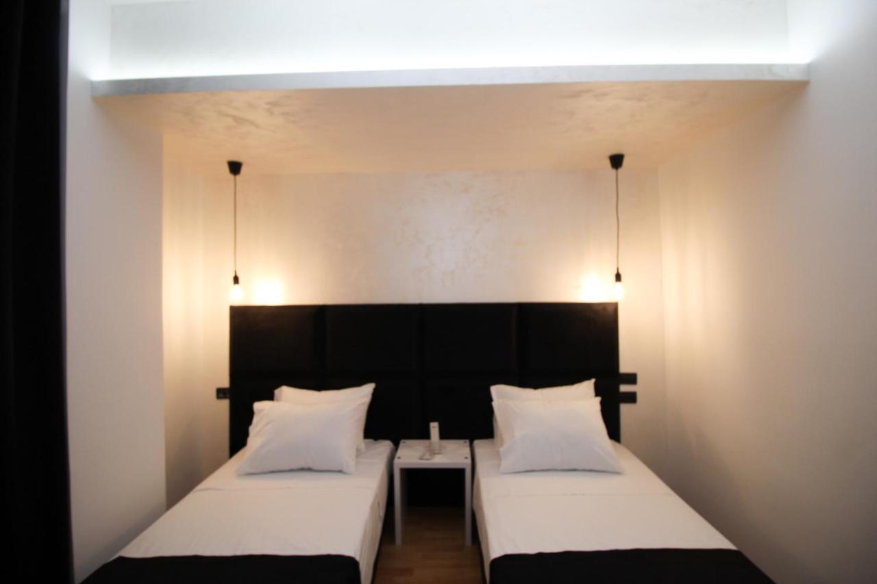 Diamond Hotel Sarandë Esterno foto