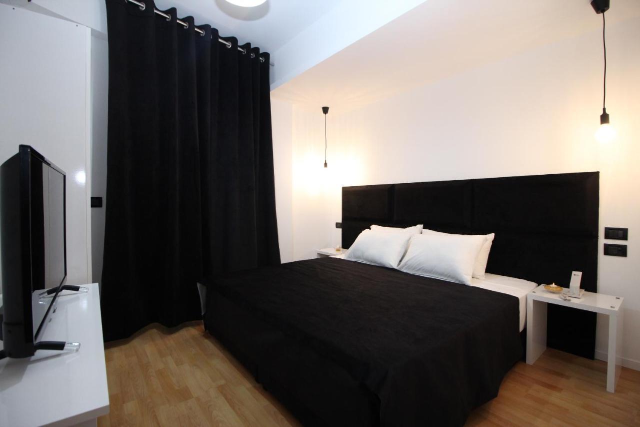 Diamond Hotel Sarandë Esterno foto