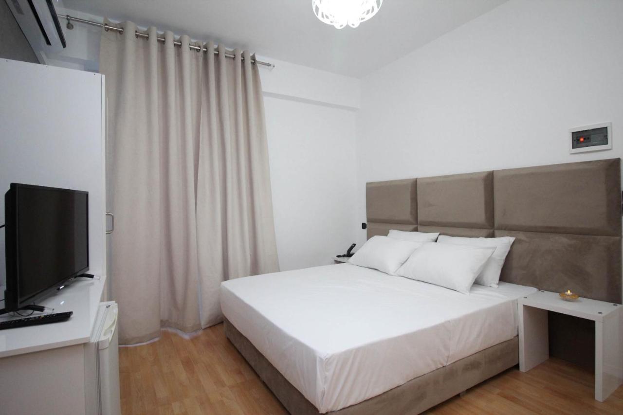 Diamond Hotel Sarandë Esterno foto