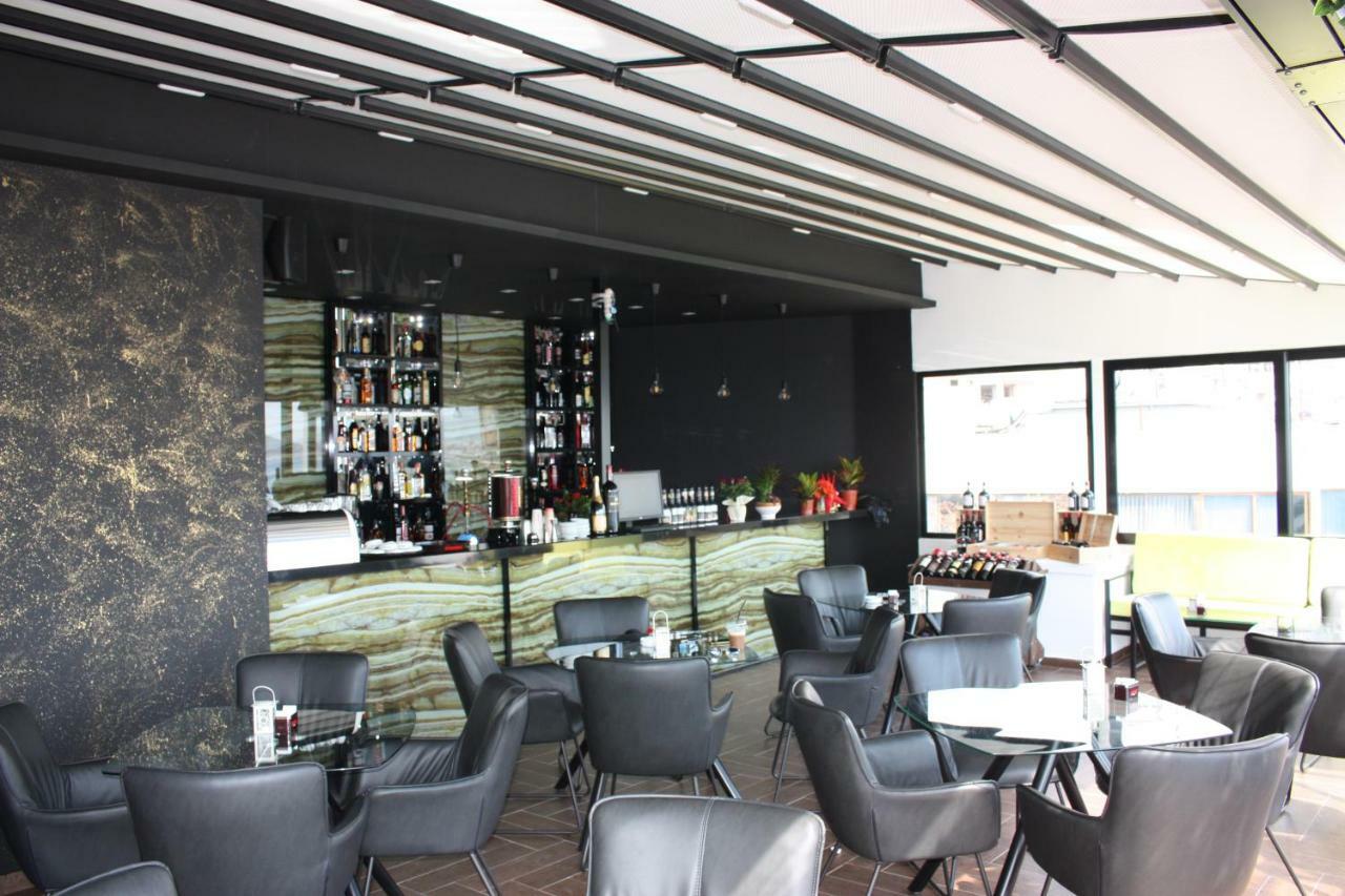 Diamond Hotel Sarandë Esterno foto