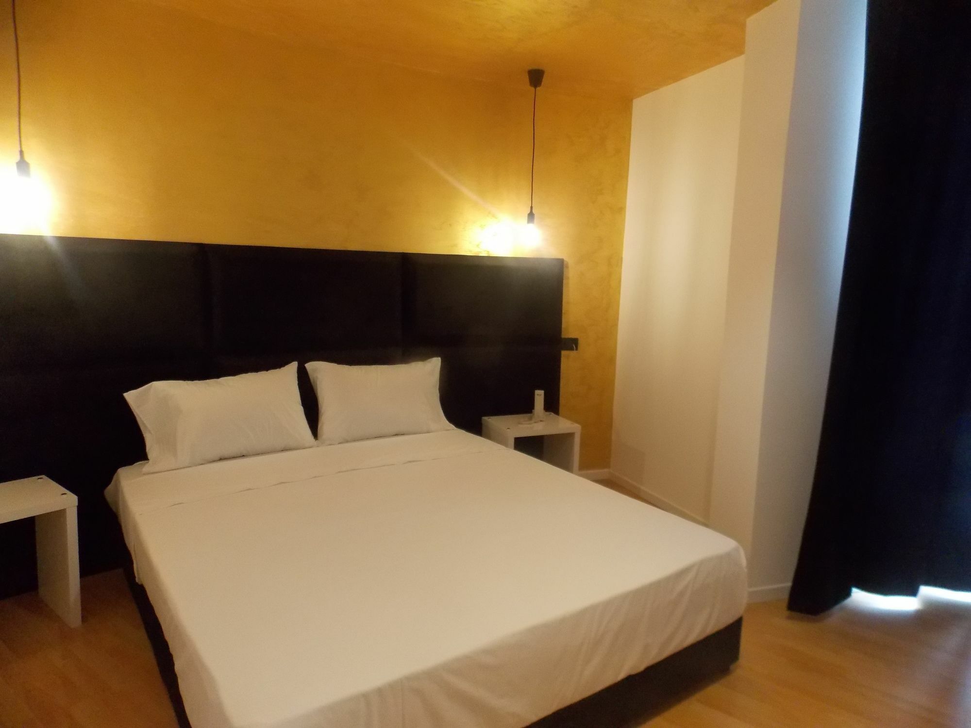 Diamond Hotel Sarandë Esterno foto