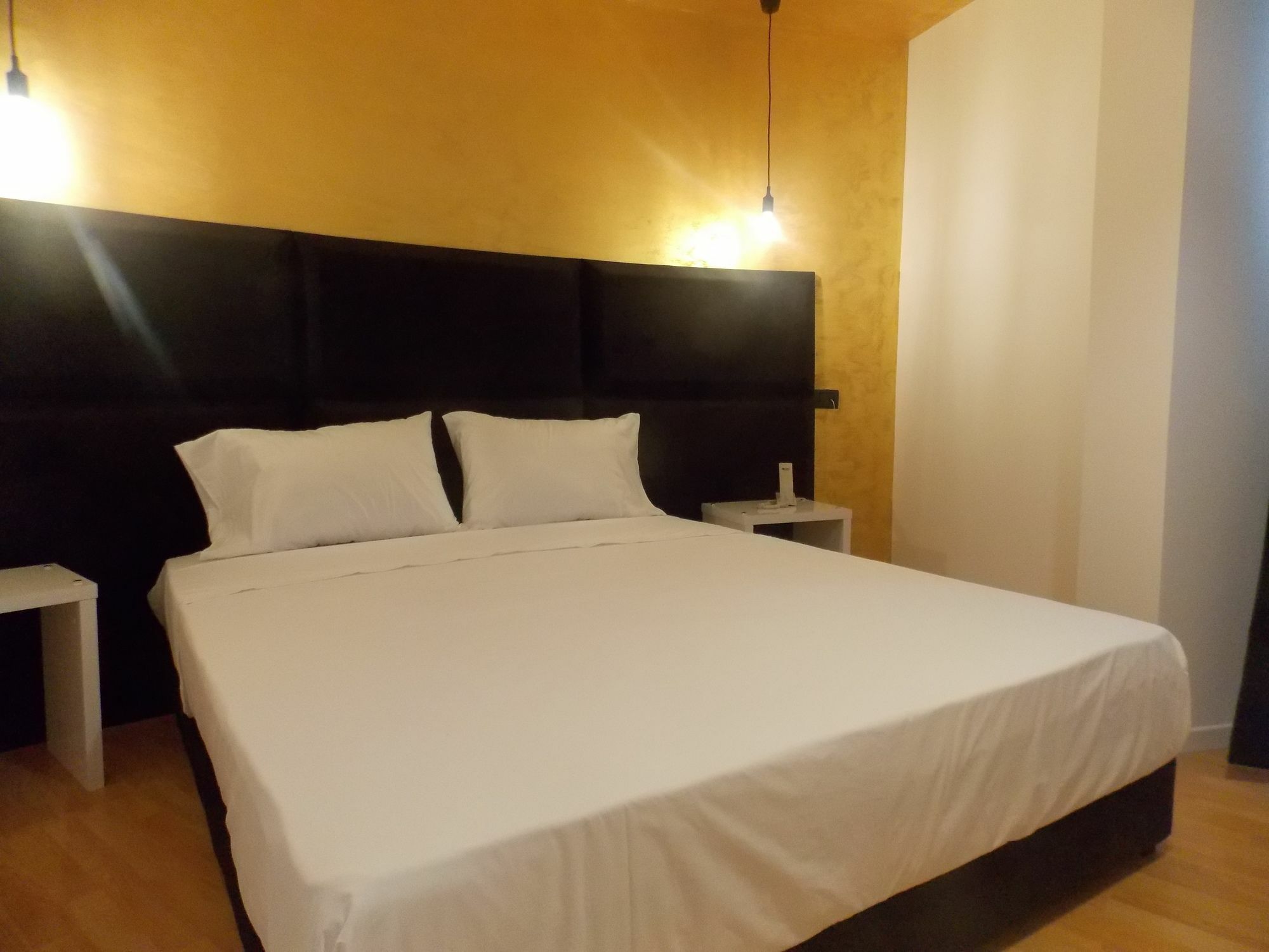 Diamond Hotel Sarandë Esterno foto